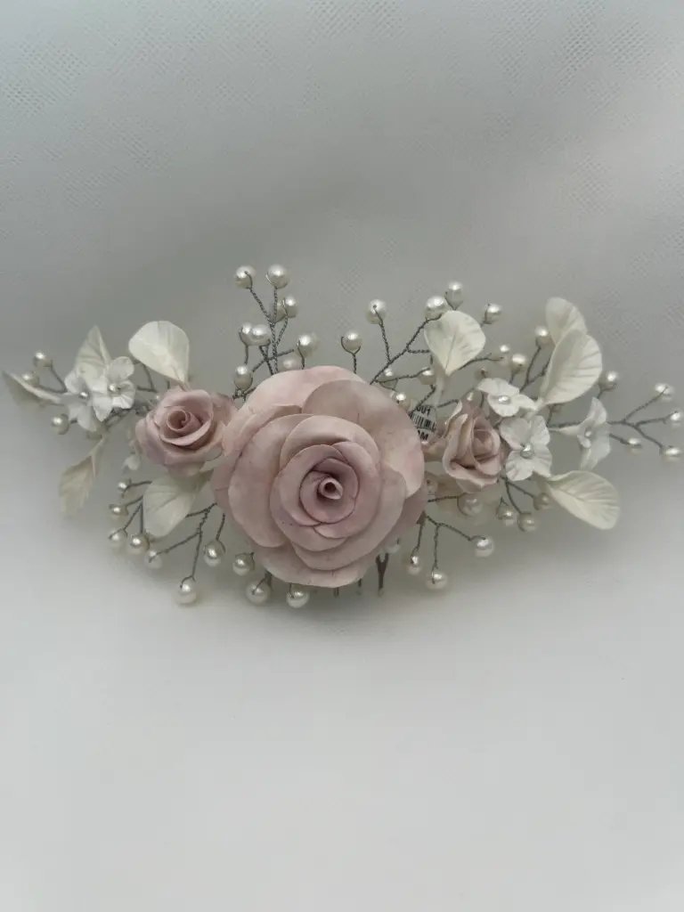 Tocado flores de porcelana y perlas naturales
