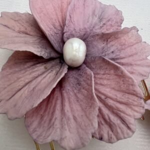 Tocado flores de porcelana con perla