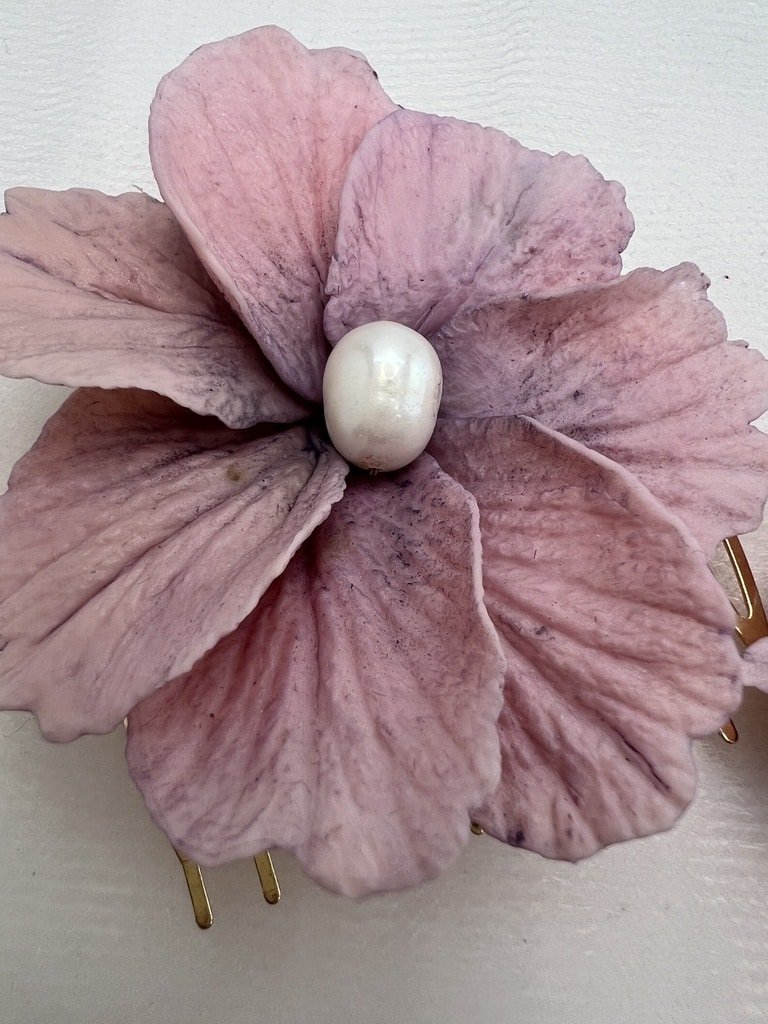 Tocado flores de porcelana con perla