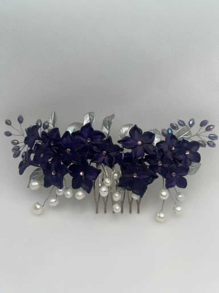 Tocado de porcelana con perlas y cuentas de cristal