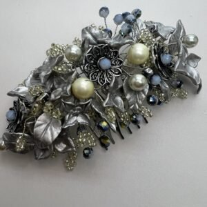 Tocado de flores de metal y de porcelana