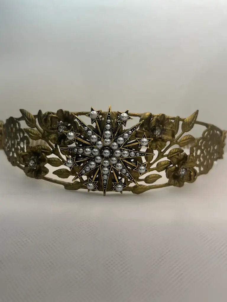 Tocado tiara de metal dorado envejecido