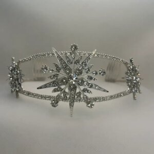 Tocado tiara de metal plateado y circonitas