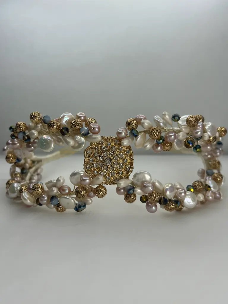 Tocado doble diadema de perlas y broche central con circonitas