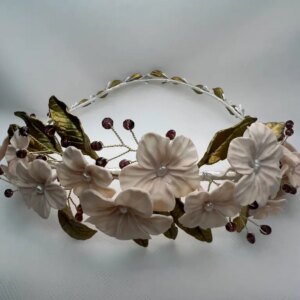 Tocado corona de flores de porcelana