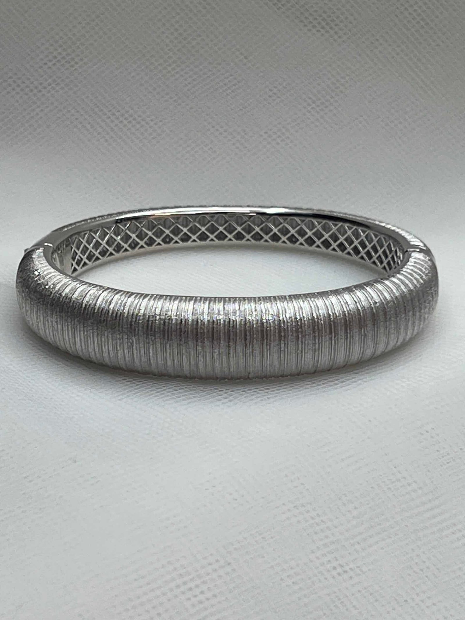 Esclava matizada de plata
