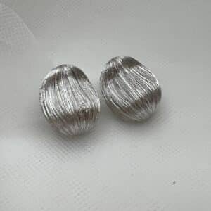 Pendientes boton matizado rodiado en oro blanco
