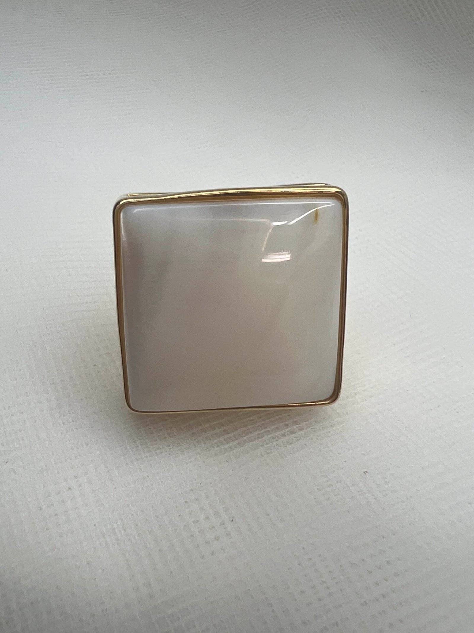Anillo de bronce chapado en oro amarillo de piedra natural