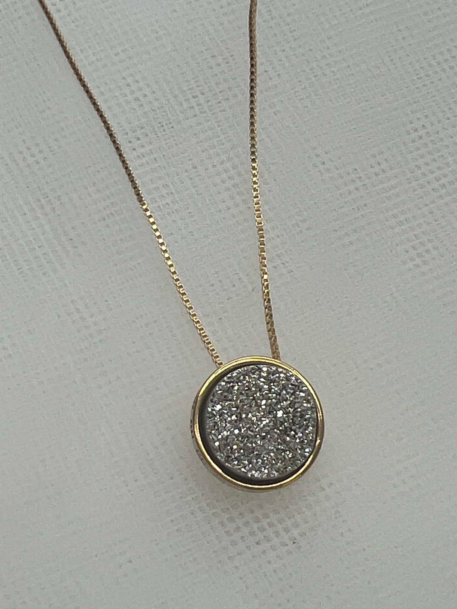 Collar con drusa natural