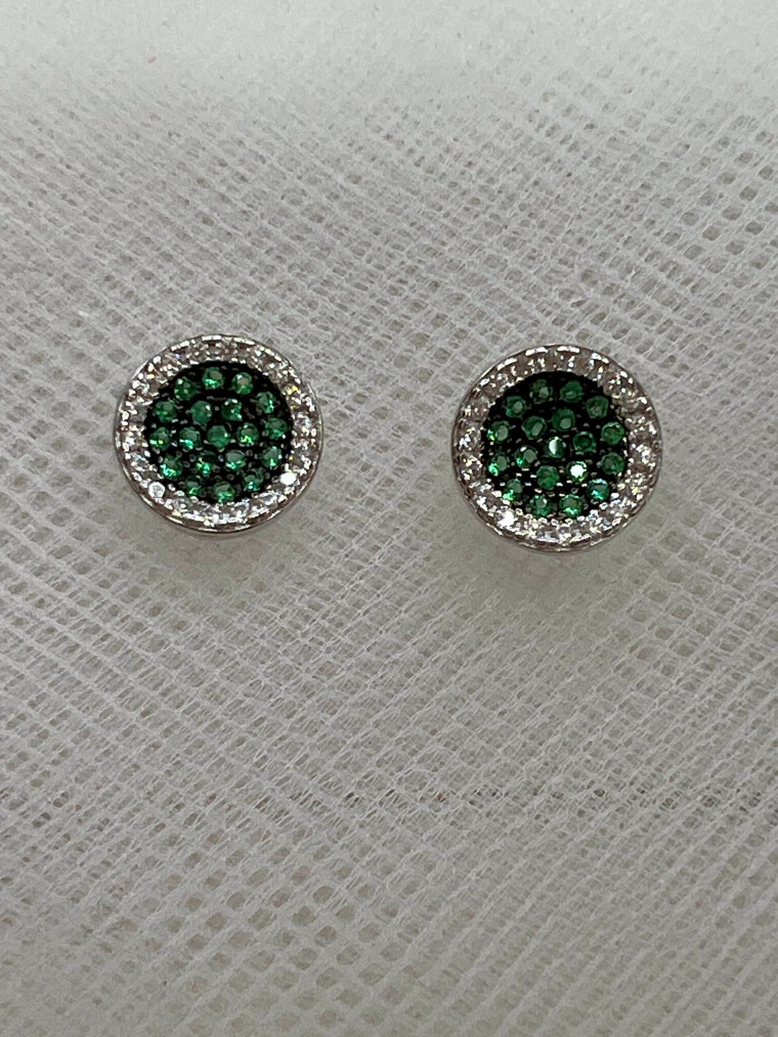 Pendientes de plata rodiados en oro blanco con circonitas verdes y blancas