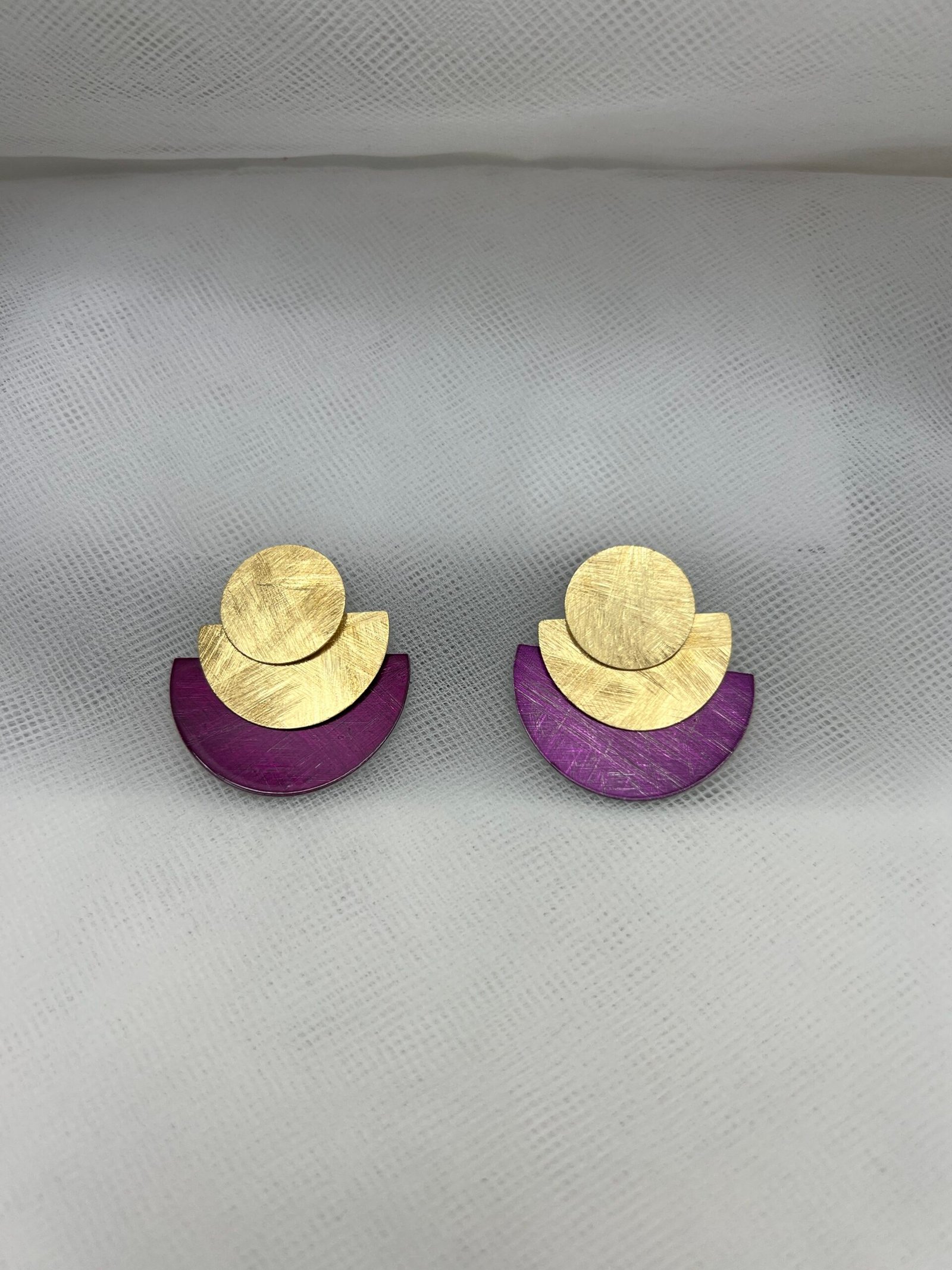 Pendientes de plata chapada y esmalte color fucsia