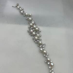 Pulsera de plata rodiada en oro blanco con perlas naturales