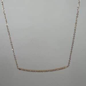 Cadena de oro rosa con barrita en el centro de brillantes.