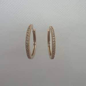Aros de oro rosa con  brillantes.