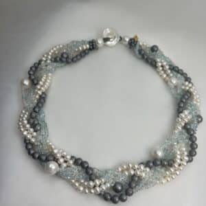 Collar de perlas naturales con aguamarinas