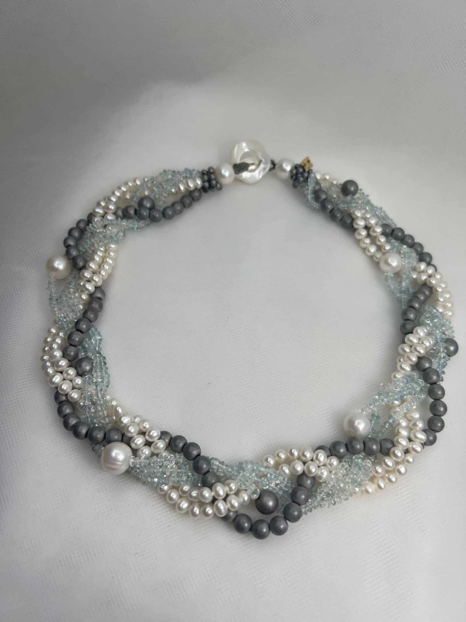 Collar de perlas naturales con aguamarinas