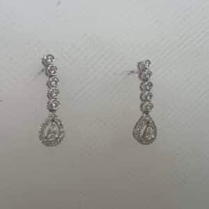 Pendientes art deco de oro blanco y brillantes.