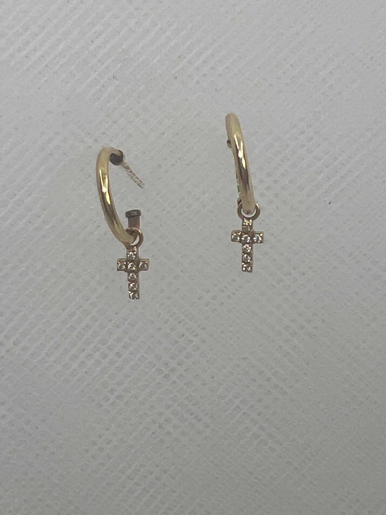 Pendientes de oro amarillo aritos con cruz de circonitas.