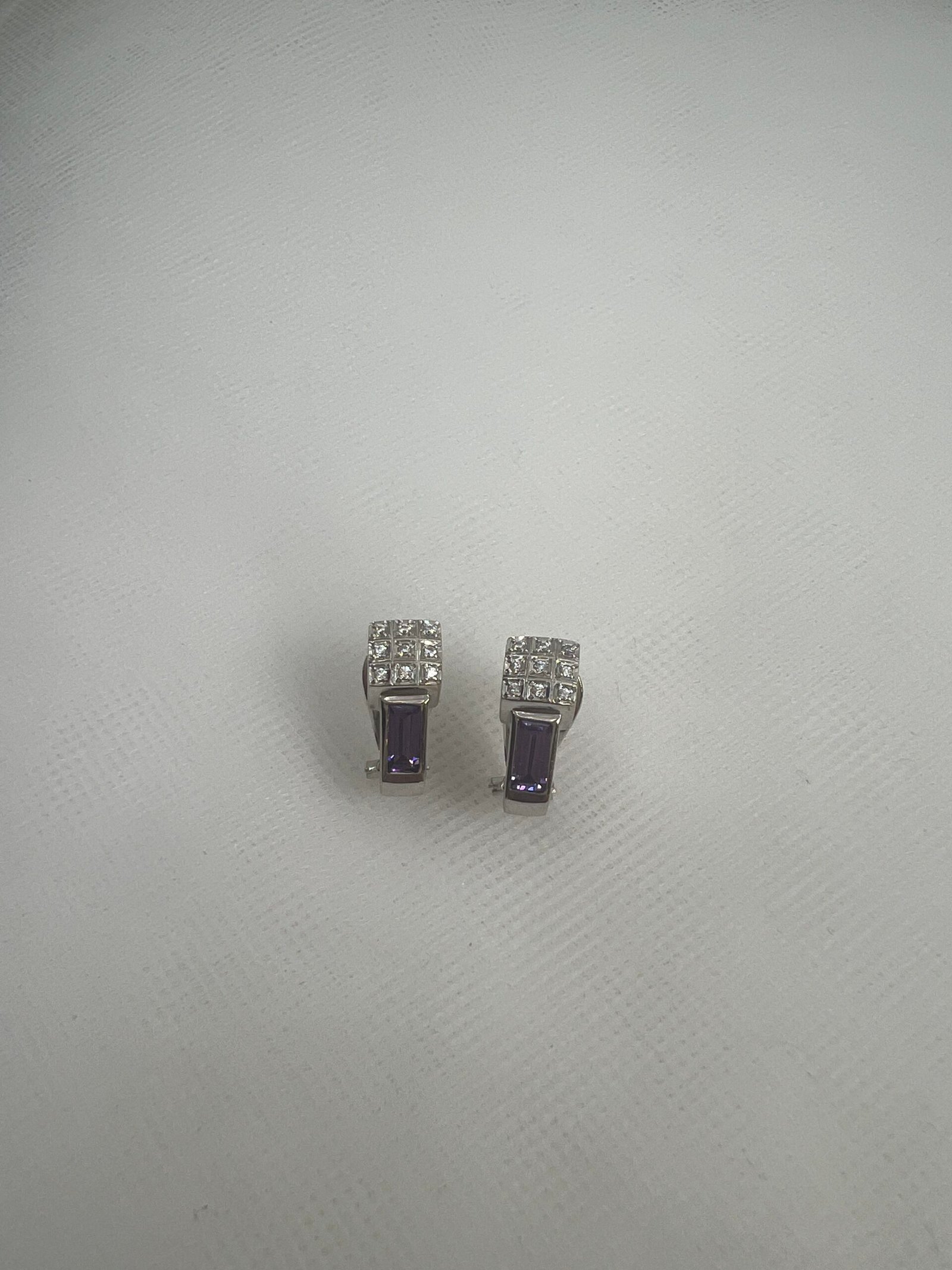 Pendientes tu y yo de oro blanco con circonitas y amatistas