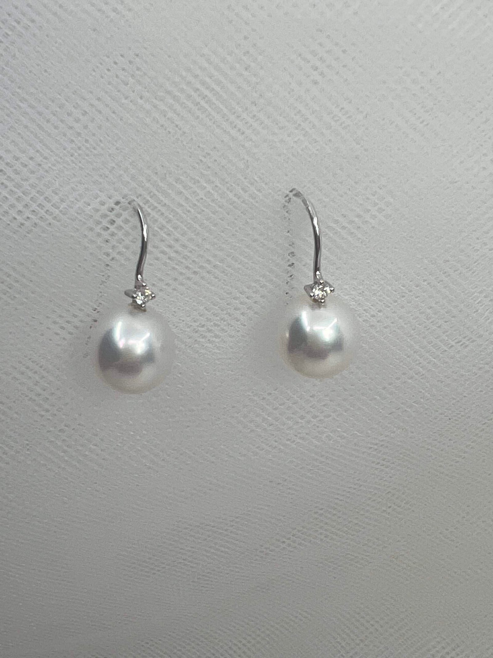 Pendientes de oro blanco con perlas australianas y brillantes