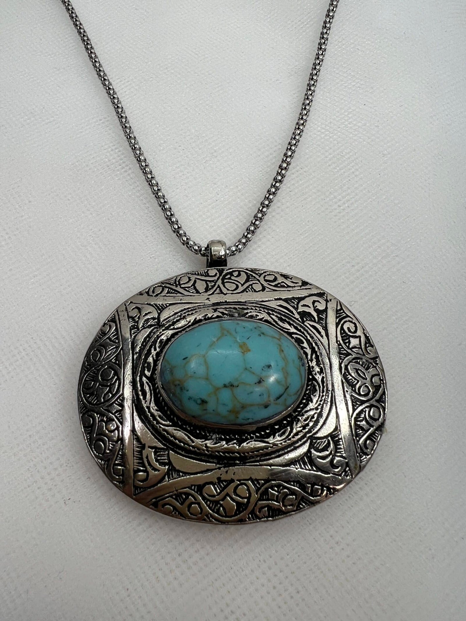 Colgante de plata con turquesa.