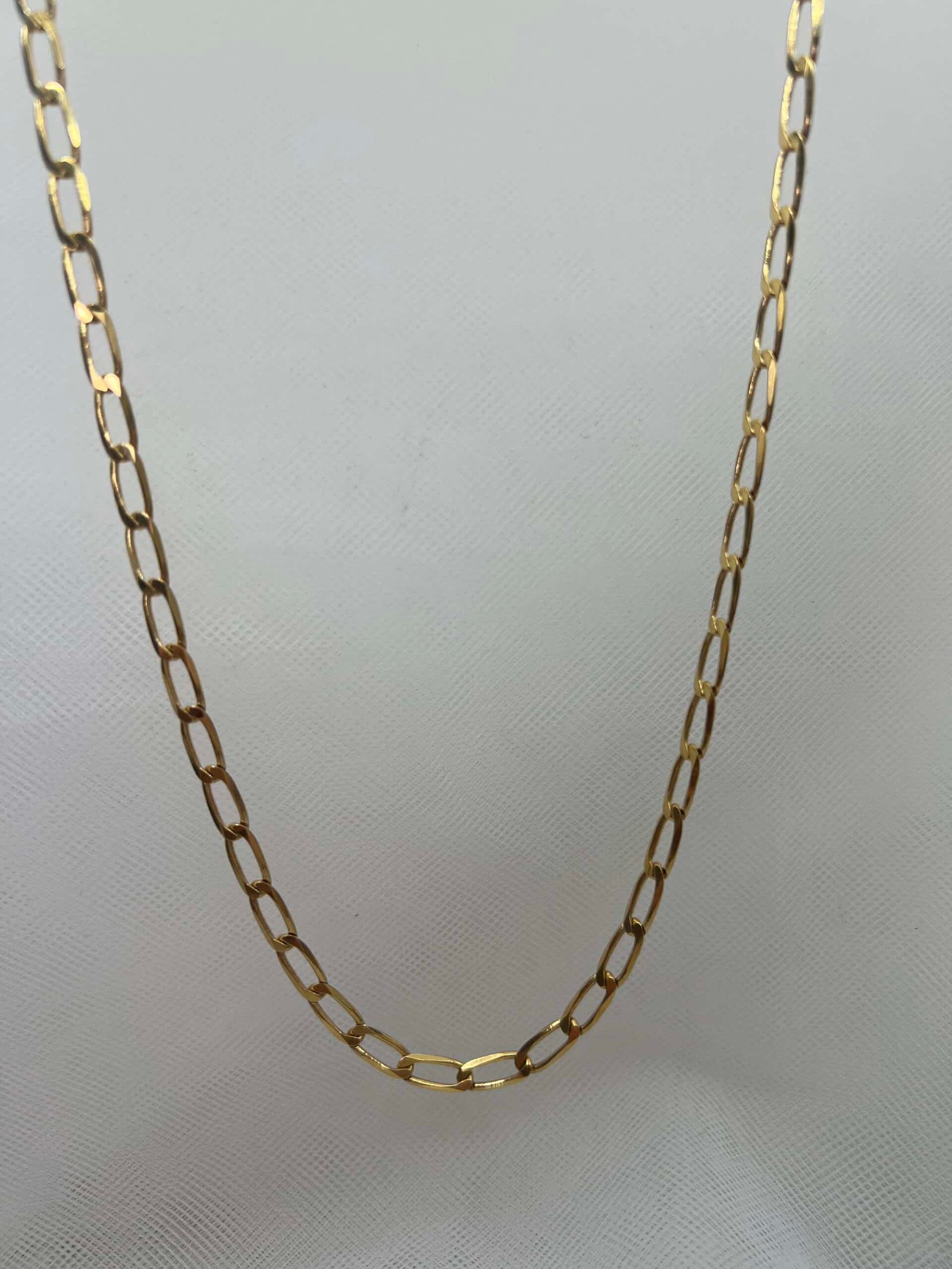 Cadena de oro amarillo maciza de eslabones.