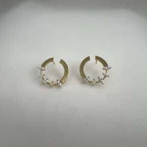 Pendientes de plata chapados en oro amarillo circulos con circonitas .