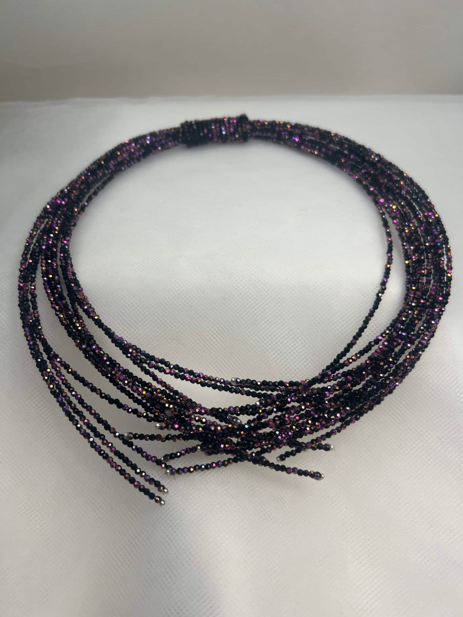 Collar multihilos de cuentas de cristal